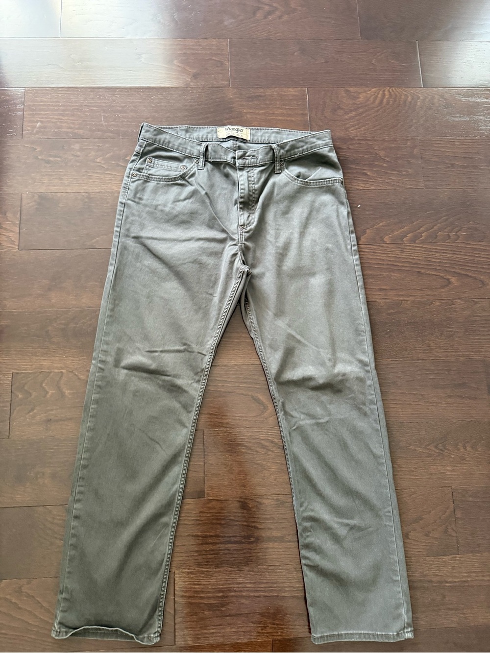 Wrangler Men's Straight Chinos in Olive gray 34/30